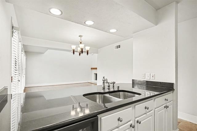5926 Sandhurst Lane - Photo 10