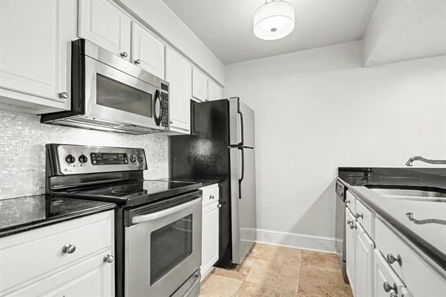 5926 Sandhurst Lane - Photo 8