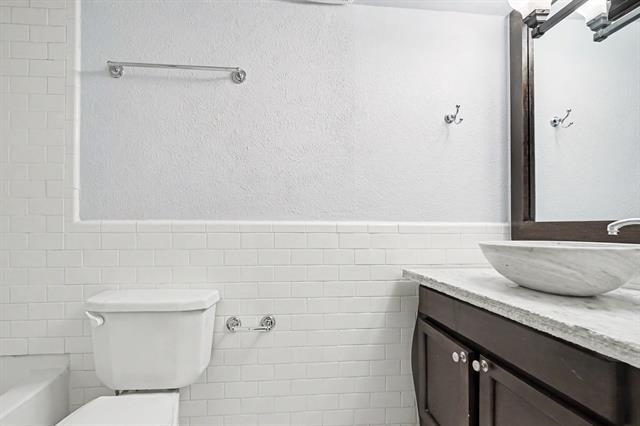 5926 Sandhurst Lane - Photo 21
