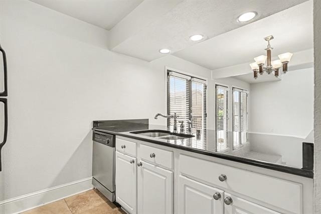 5926 Sandhurst Lane - Photo 9