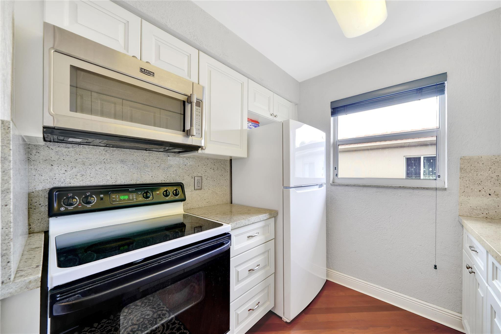 2701 Middle River Drive - Photo 7