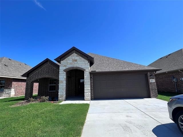 802 Tippit Lane - Photo 0