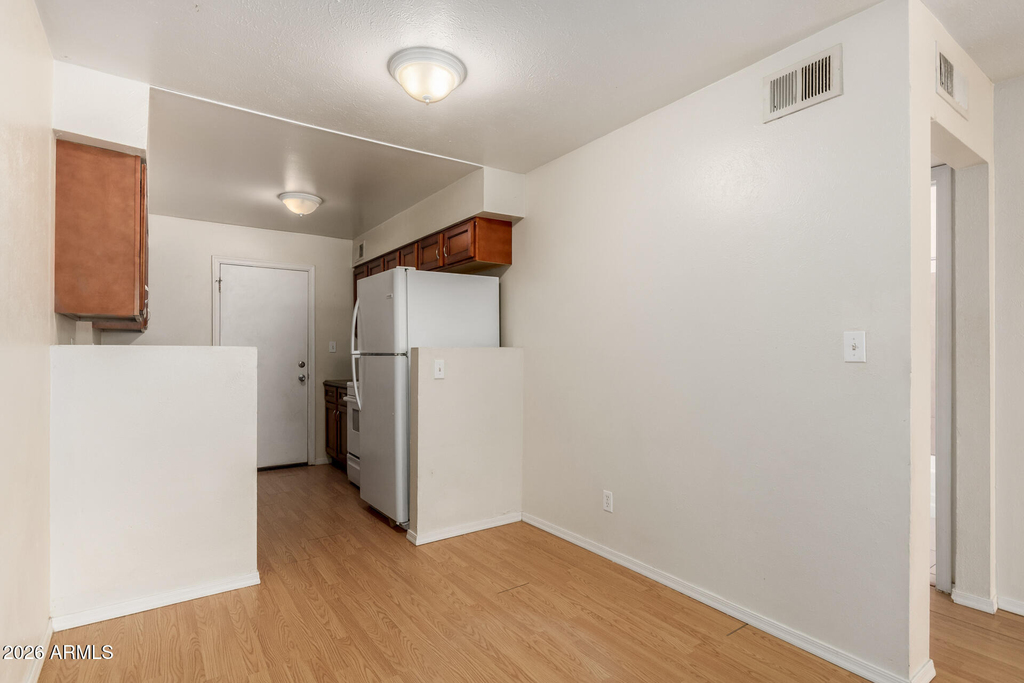 1204 W 5th Street - Photo 6