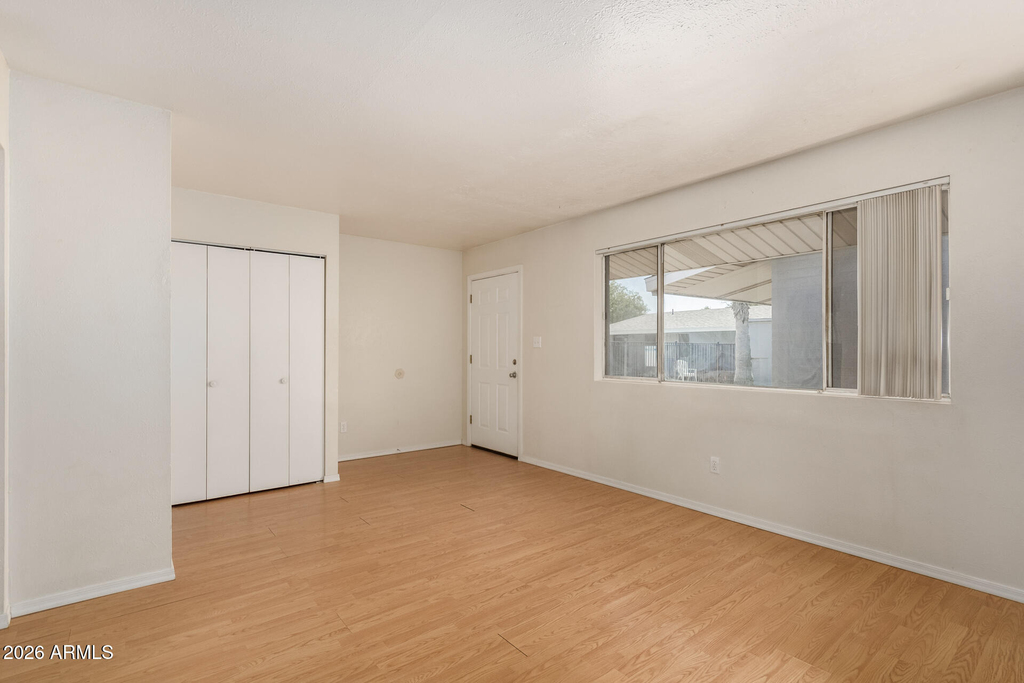 1204 W 5th Street - Photo 1