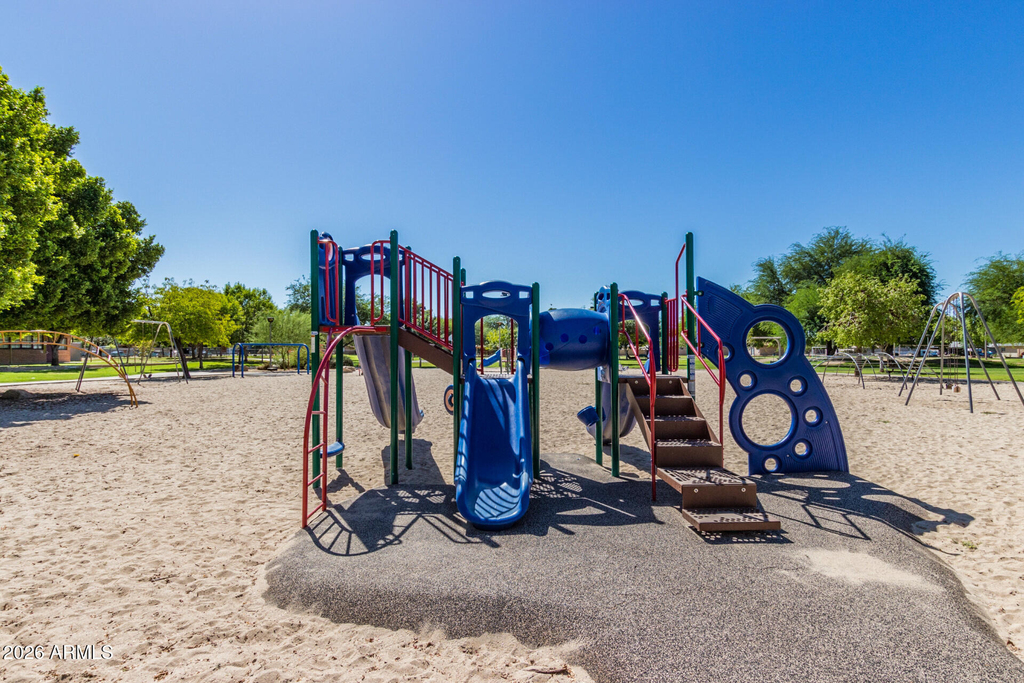 1204 W 5th Street - Photo 18