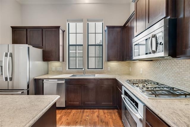 425 S Cesar Chavez Boulevard - Photo 6