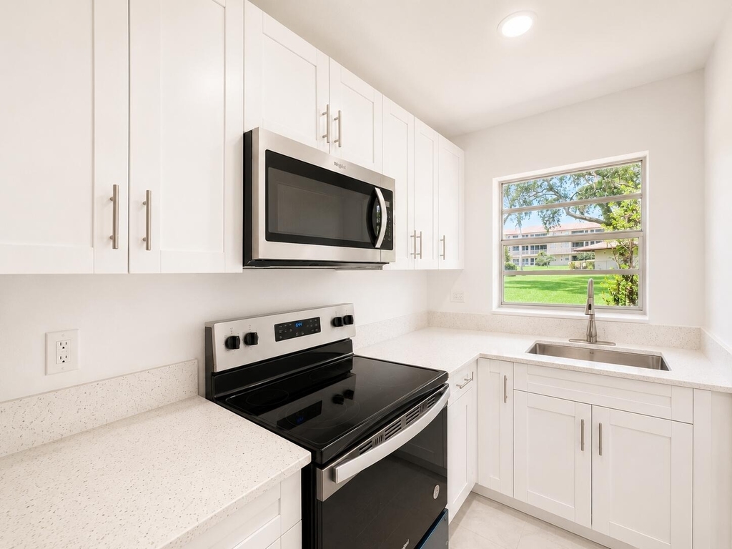 5300 Washington Street - Photo 6