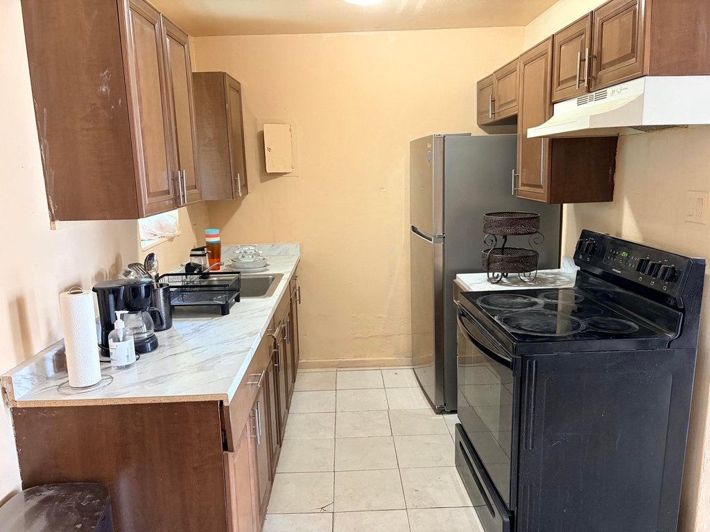 2033 Longwood Road - Photo 2