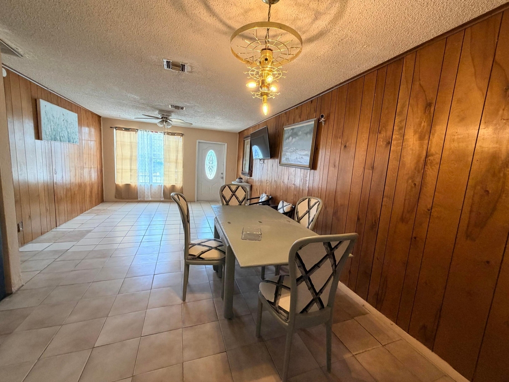 2033 Longwood Road - Photo 3