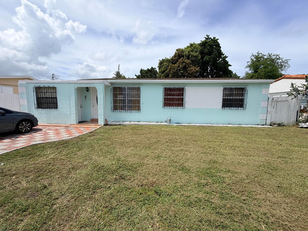 2033 Longwood Road - Photo 0