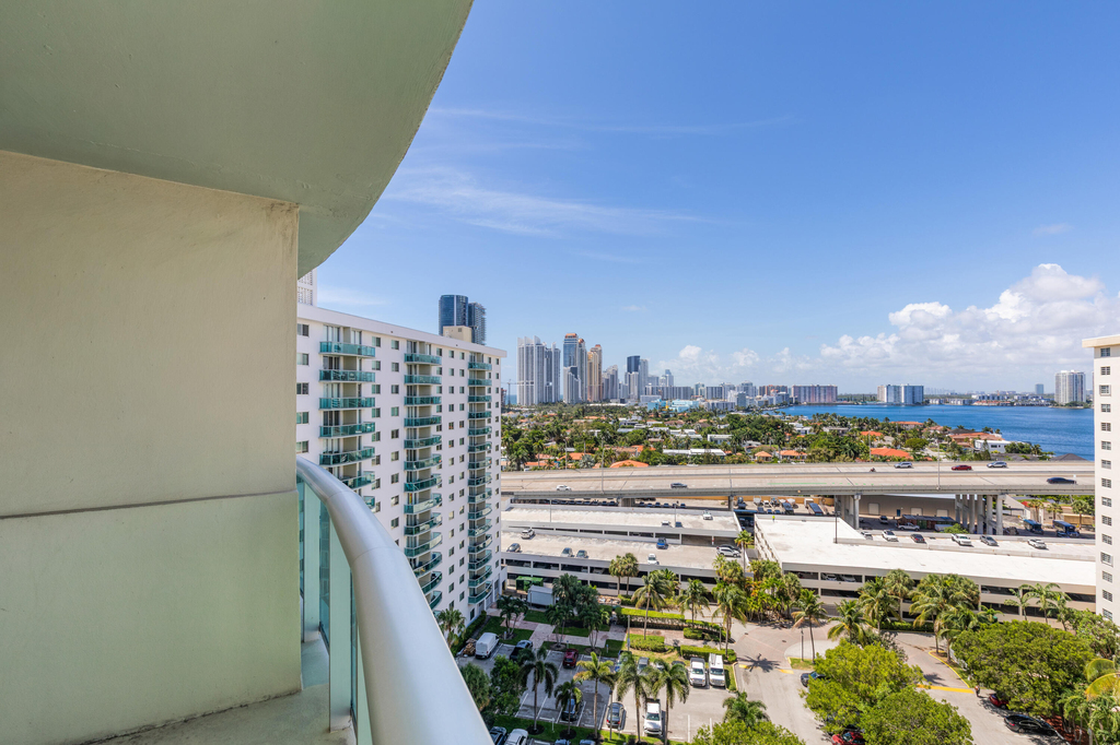 19380 Collins Avenue - Photo 30