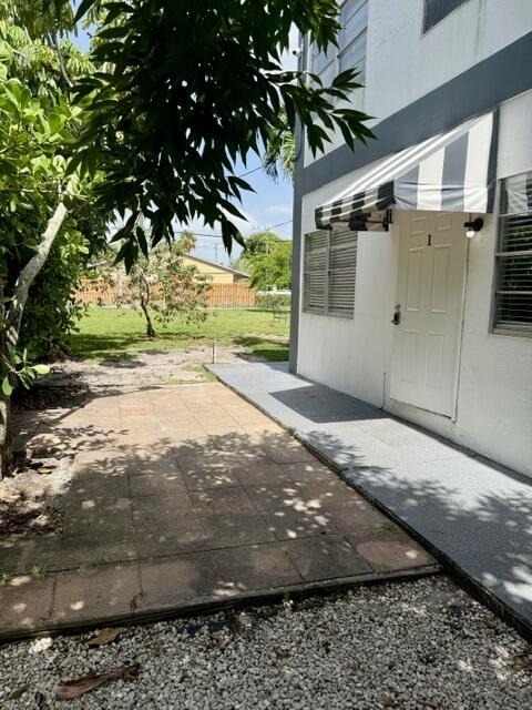 301 S M Street - Photo 1