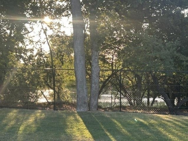 333 Lubbock Drive - Photo 3