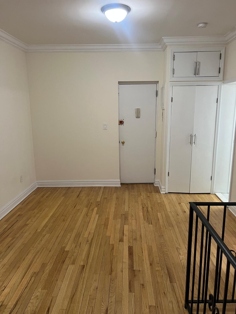 East 58th Street - Photo 1