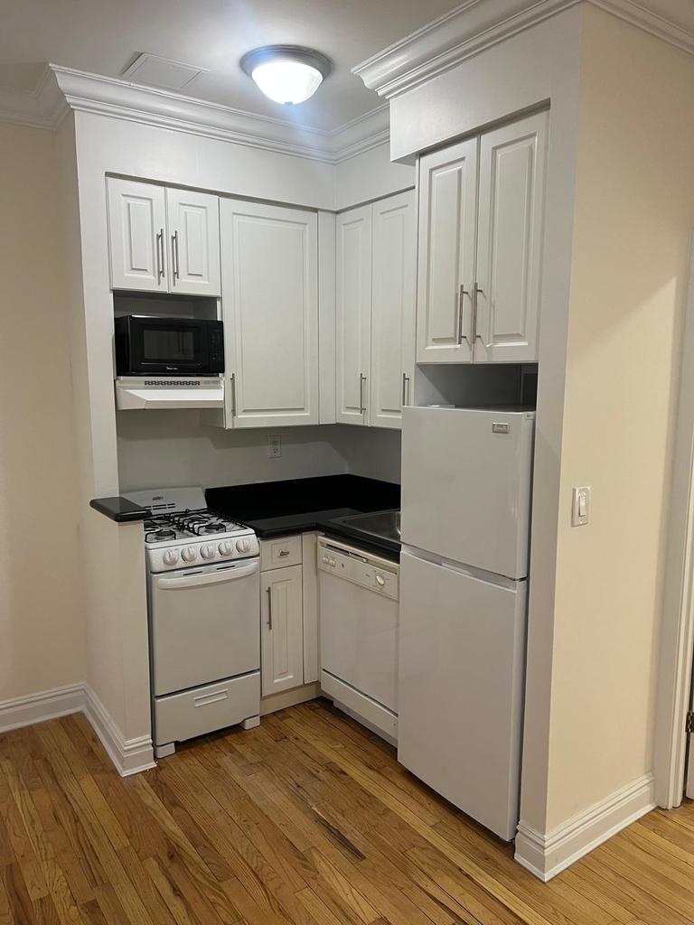 East 58th Street - Photo 0