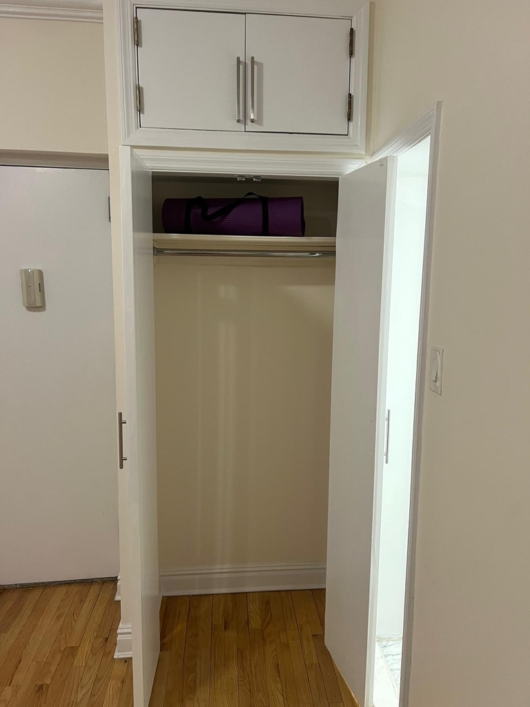 East 58th Street - Photo 4