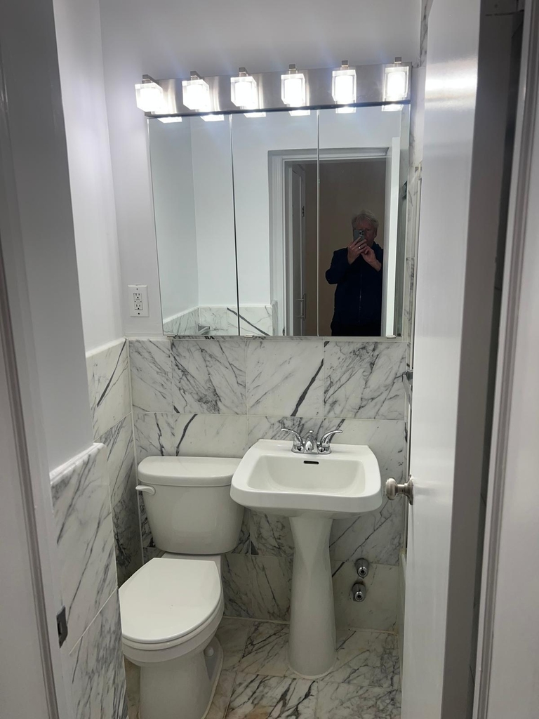 East 58th Street - Photo 3