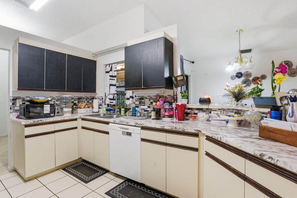 2171 Nw 76th Avenue - Photo 5