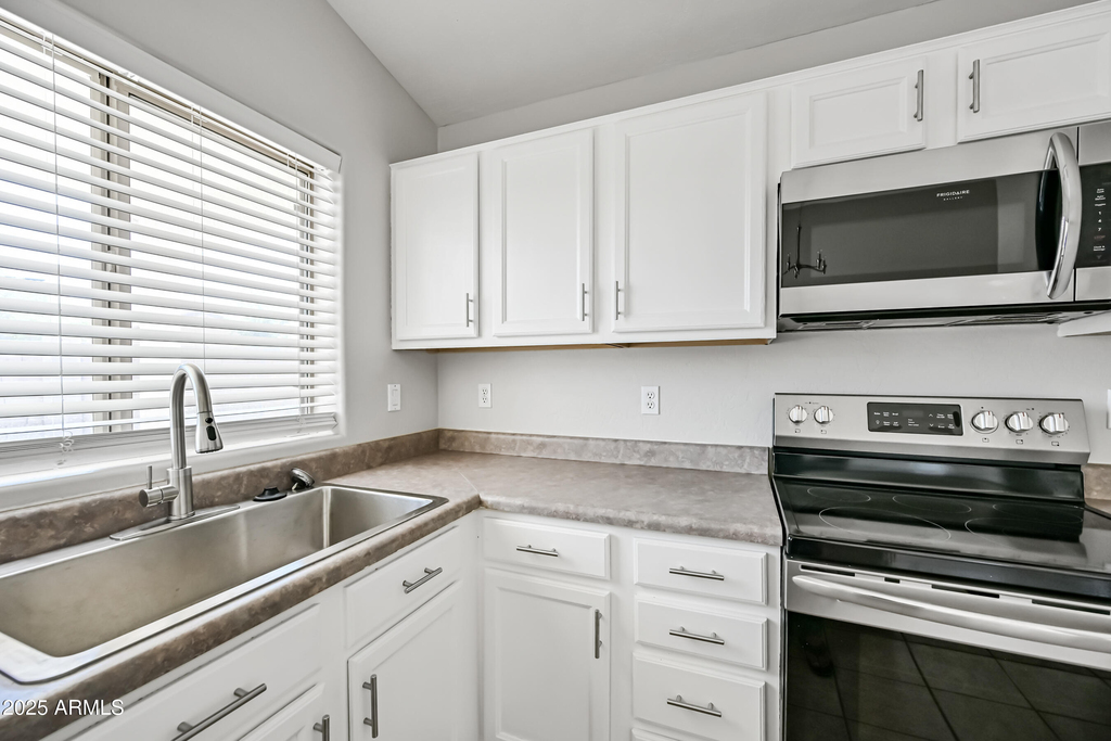 351 N Wildrose -- - Photo 7