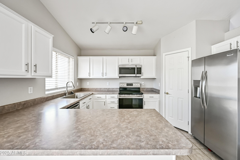351 N Wildrose -- - Photo 5