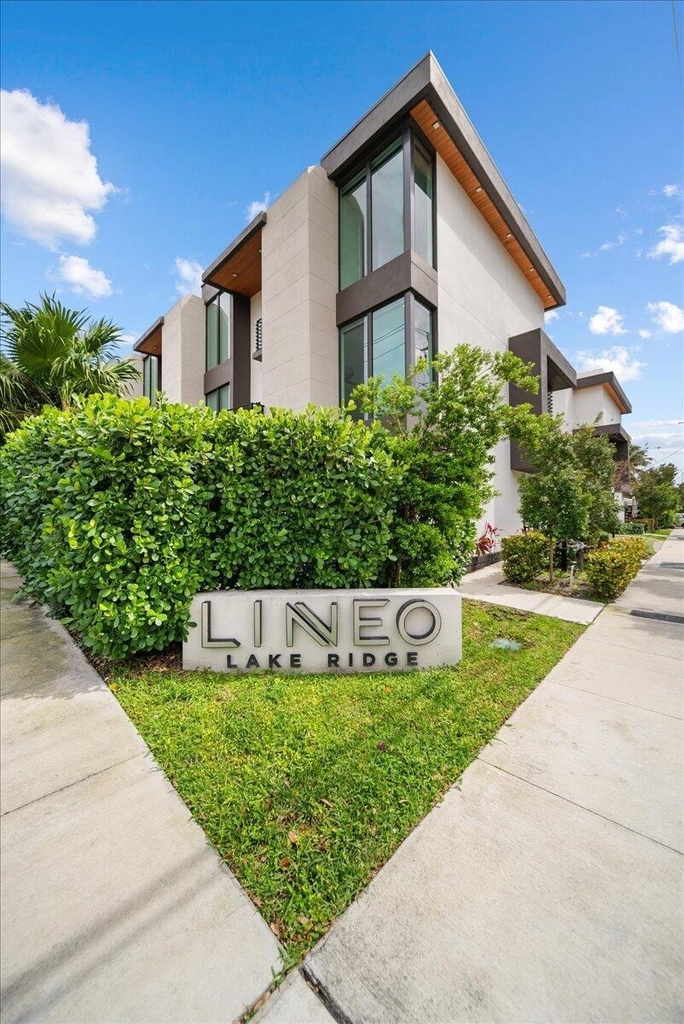 1052 N Victoria Park Road - Photo 0
