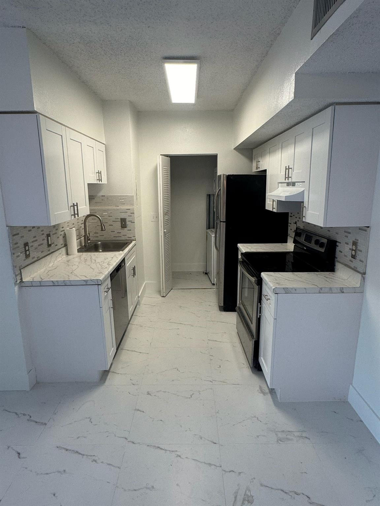 3221 Sabal Palm Manor - Photo 2