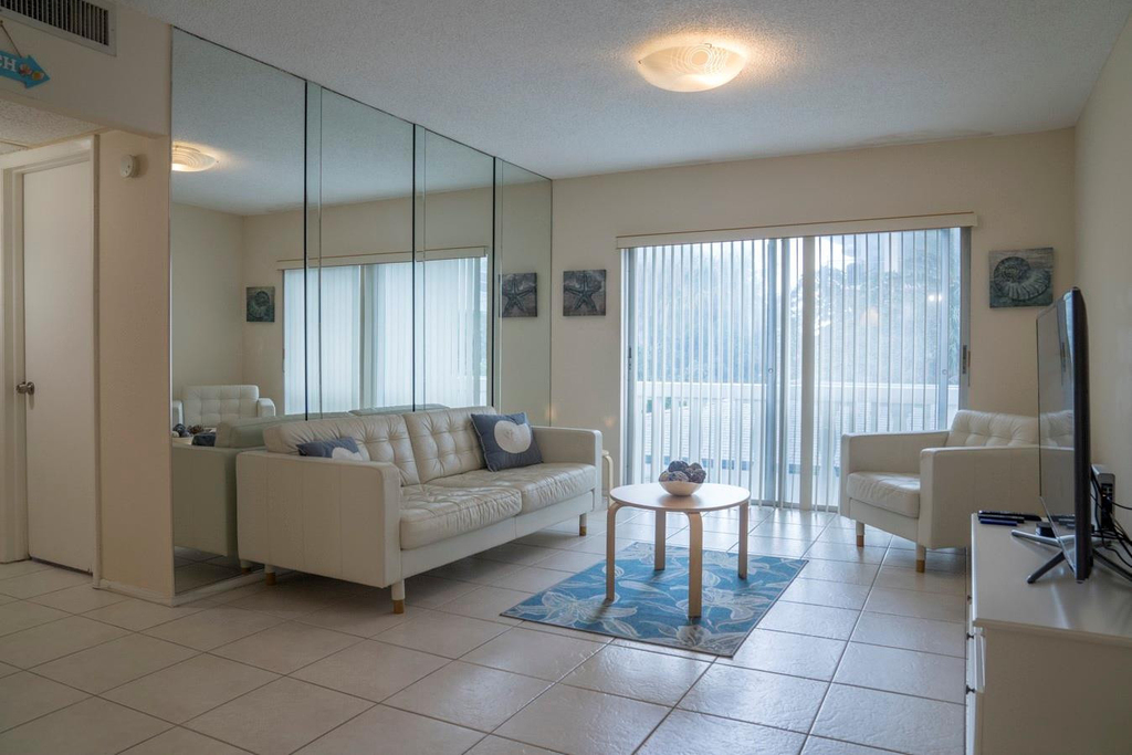 424 N Riverside Drive - Photo 5