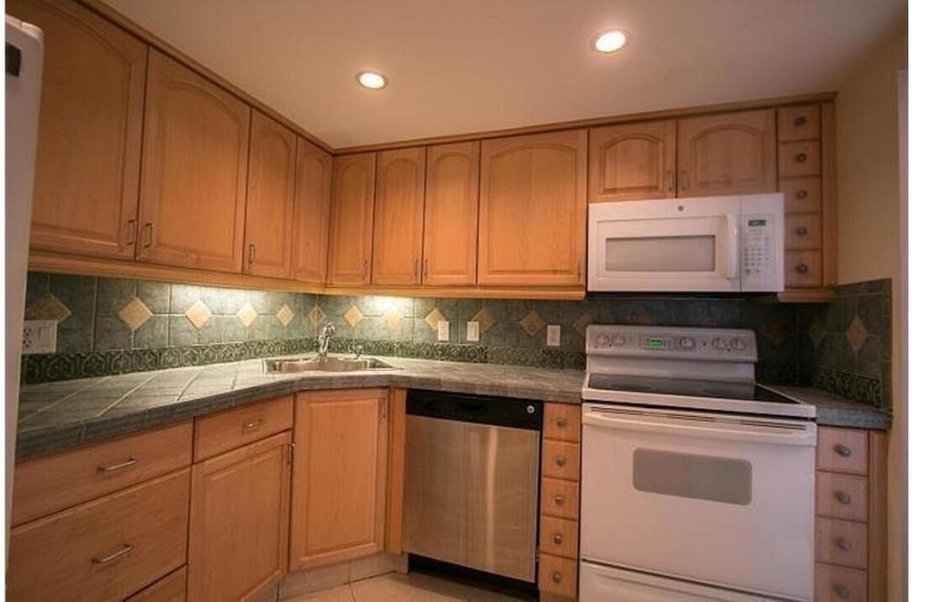480 Executive Center Drive - Photo 6