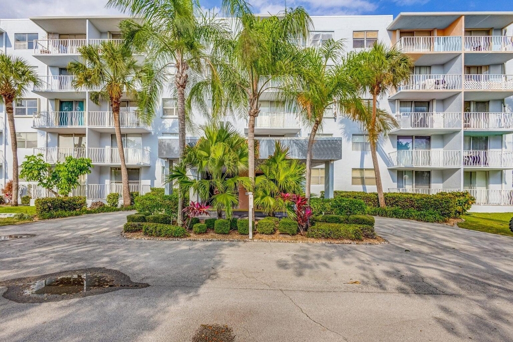 480 Executive Center Drive - Photo 0