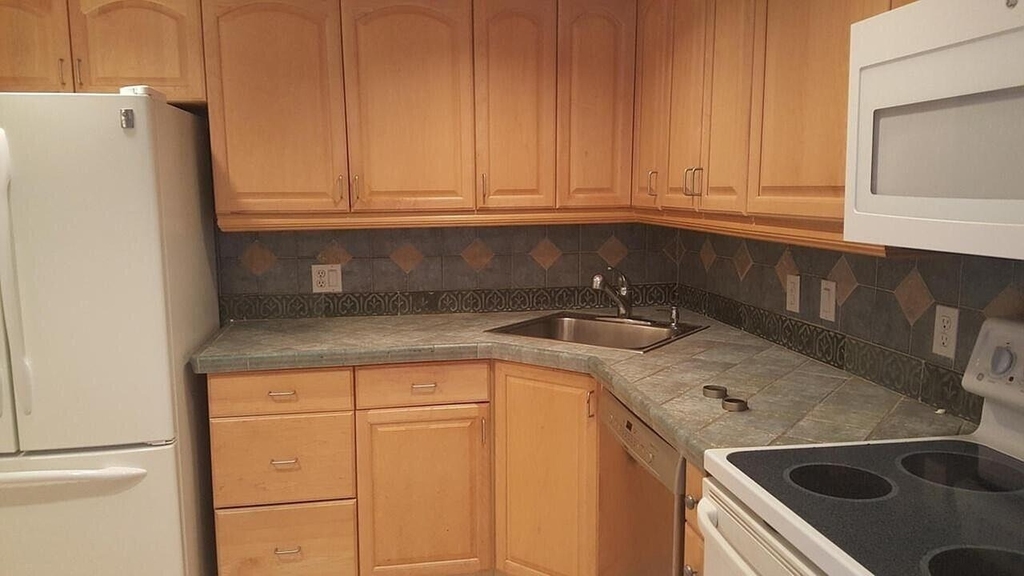 480 Executive Center Drive - Photo 5
