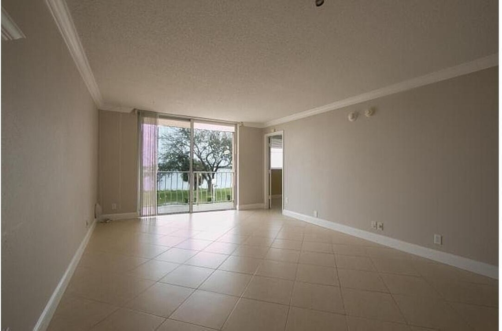 480 Executive Center Drive - Photo 2