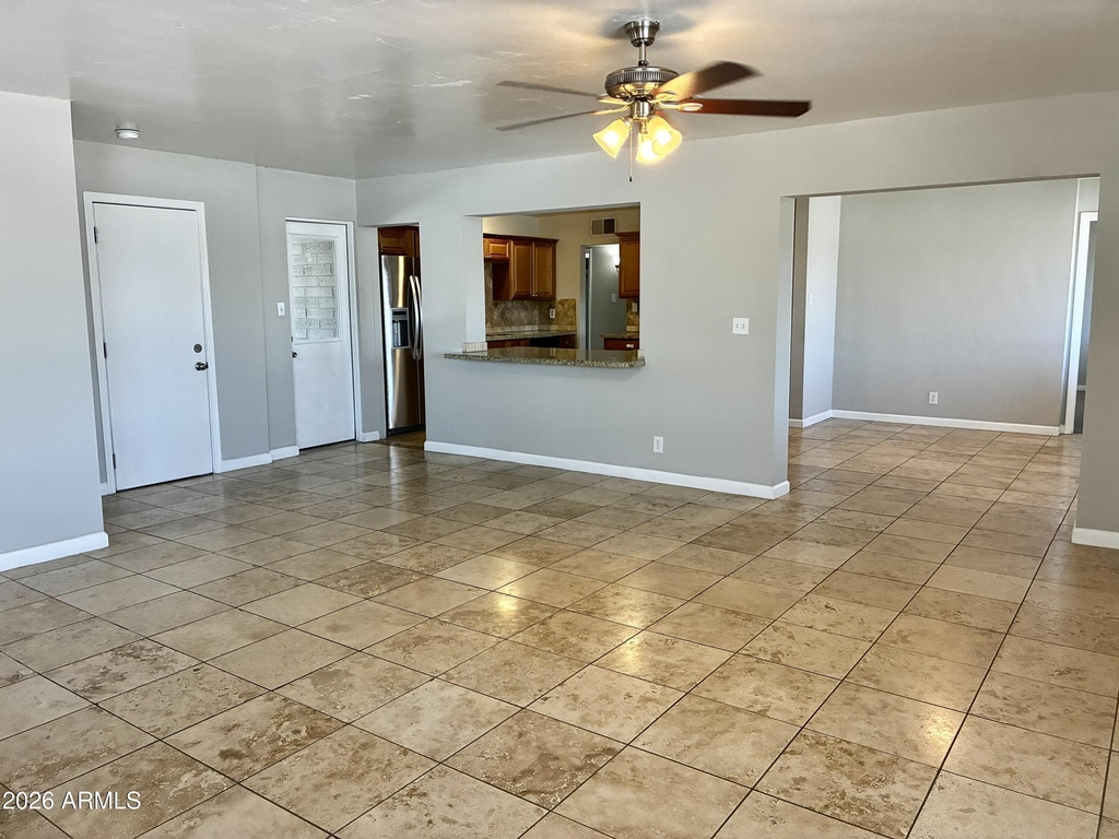 1041 W 18th Street - Photo 3
