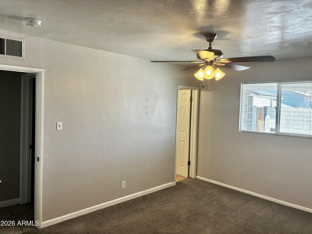 1041 W 18th Street - Photo 16