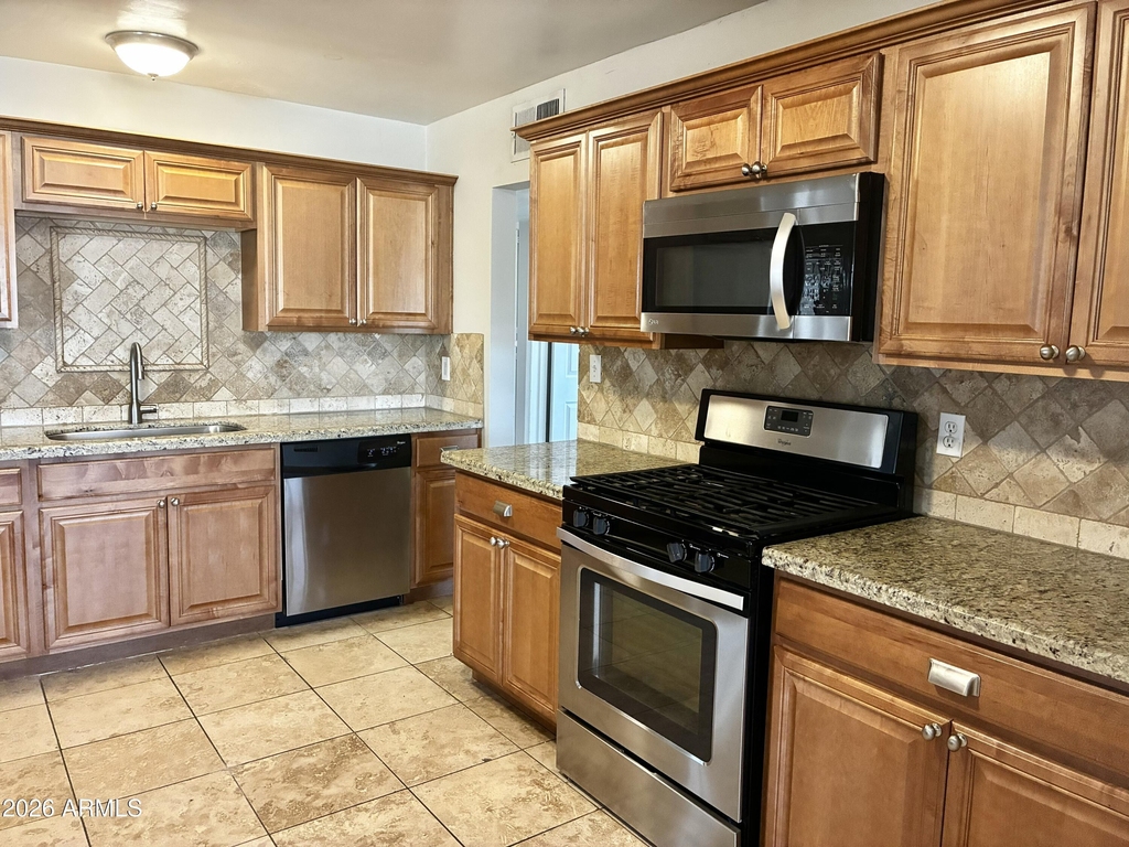 1041 W 18th Street - Photo 7