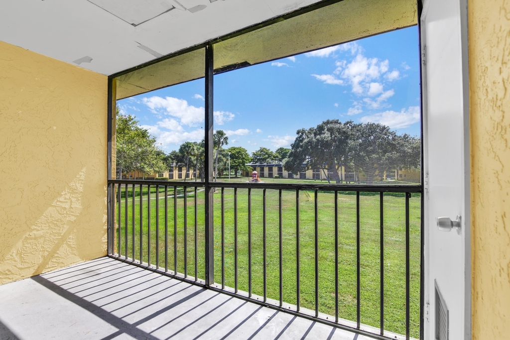 414 Meadows Circle - Photo 16