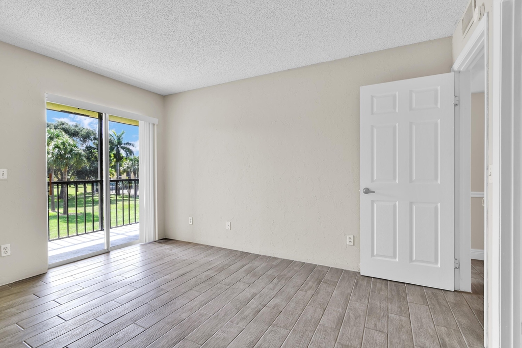 414 Meadows Circle - Photo 10