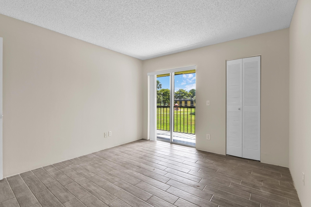 414 Meadows Circle - Photo 3