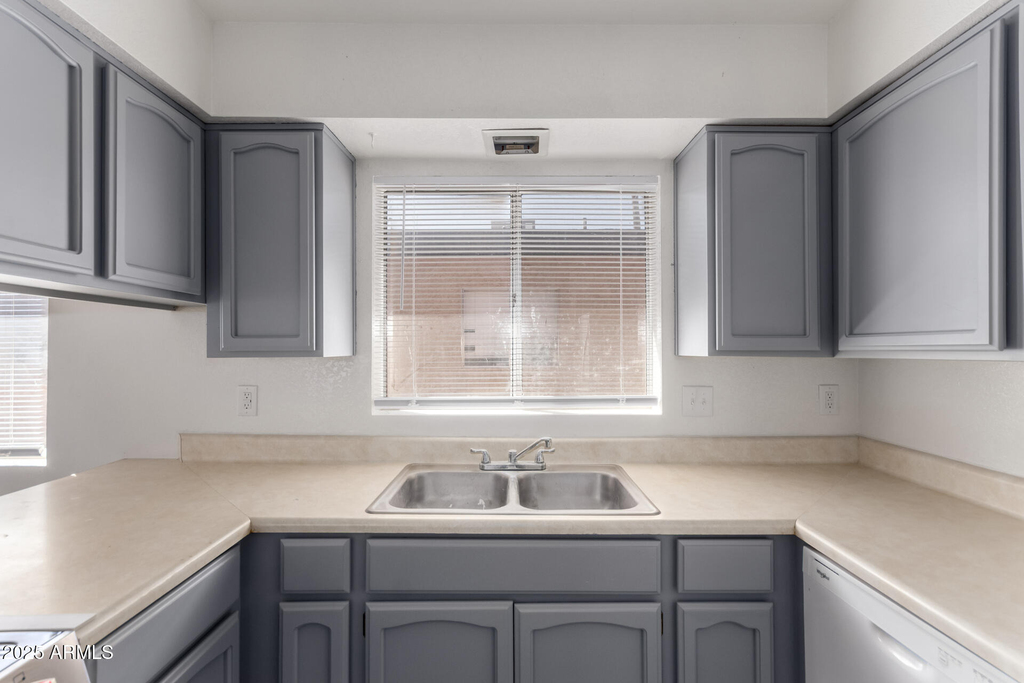 615 N Arrowhead Drive - Photo 12