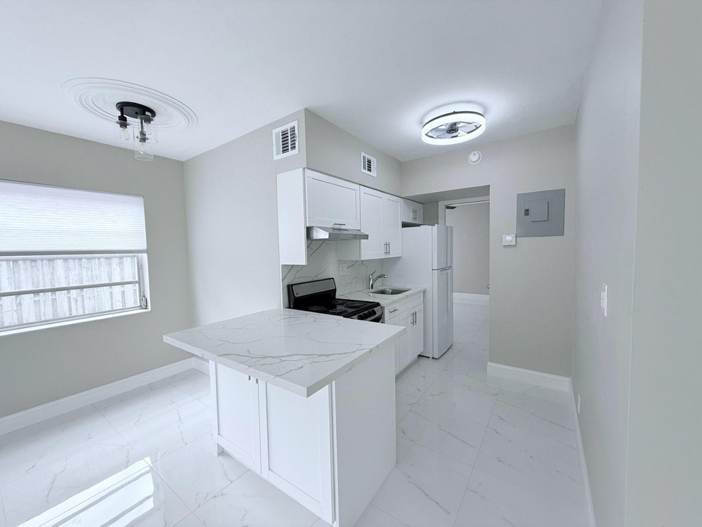 2725 Middle River Drive - Photo 3