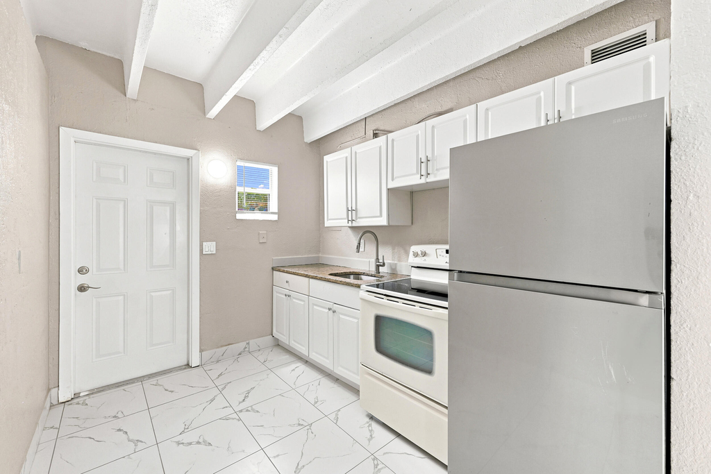 812 19th Street - Photo 5