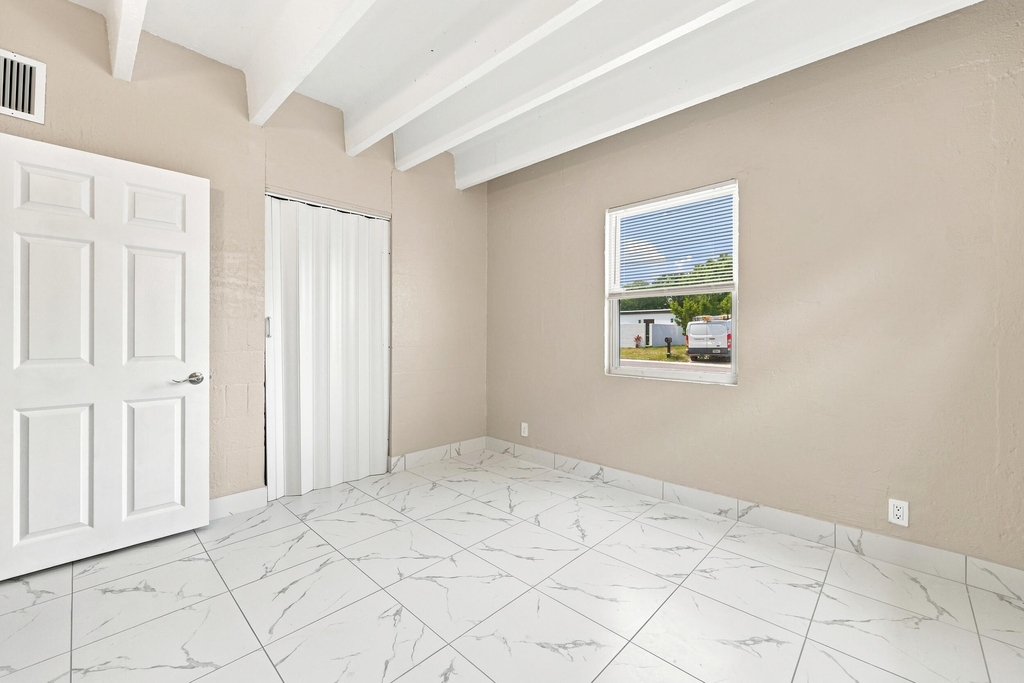 812 19th Street - Photo 9