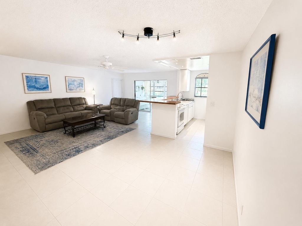1207 S Drive Way - Photo 1