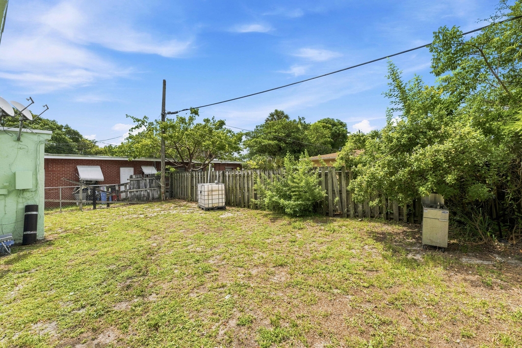 166 Sw 3rd Street - Photo 17
