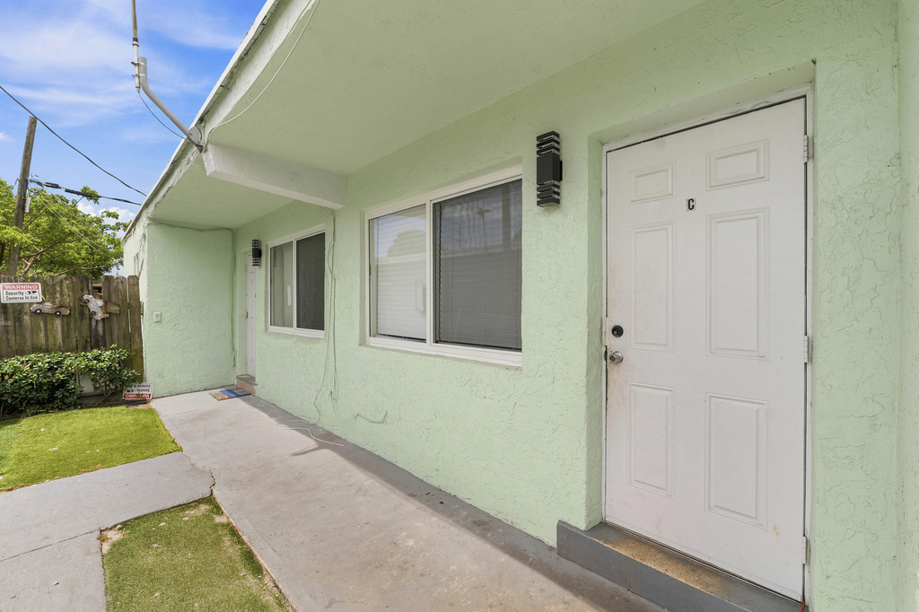 166 Sw 3rd Street - Photo 1
