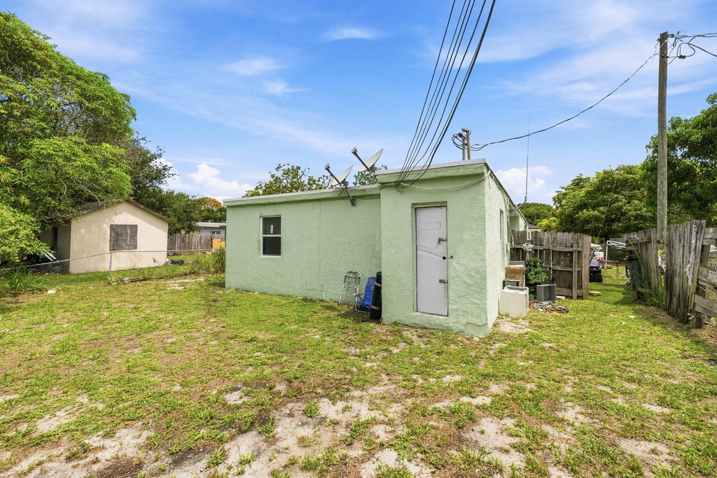 166 Sw 3rd Street - Photo 18