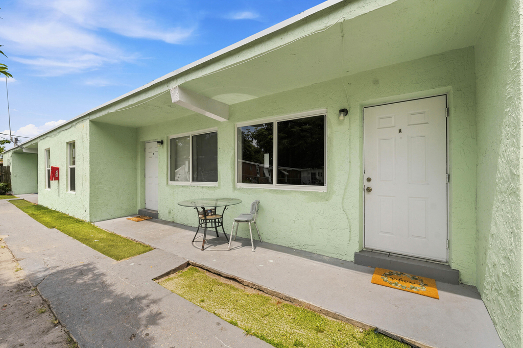 166 Sw 3rd Street - Photo 0