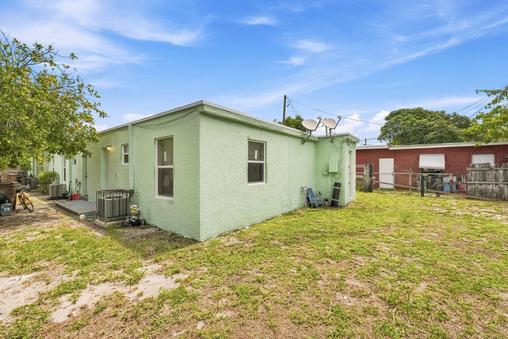 166 Sw 3rd Street - Photo 16
