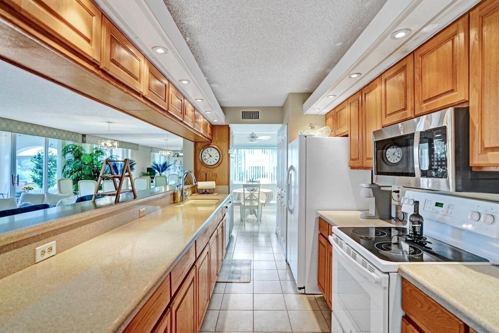 107 Half Moon Circle - Photo 10