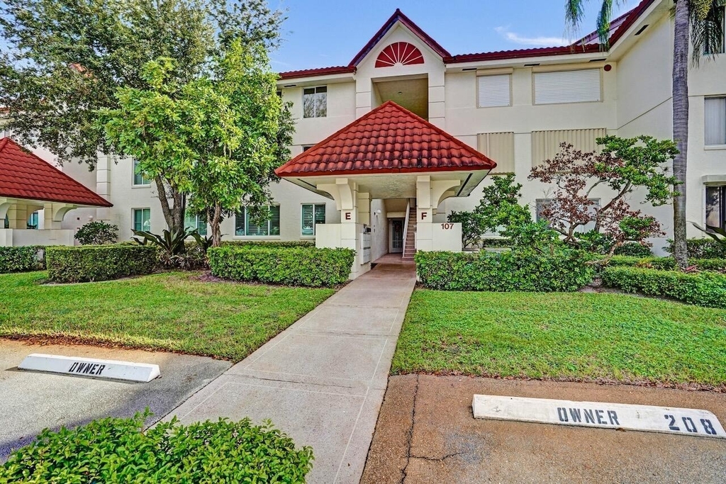 107 Half Moon Circle - Photo 3