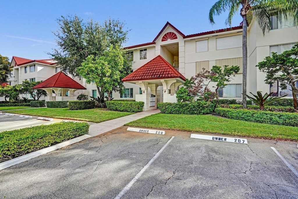 107 Half Moon Circle - Photo 5